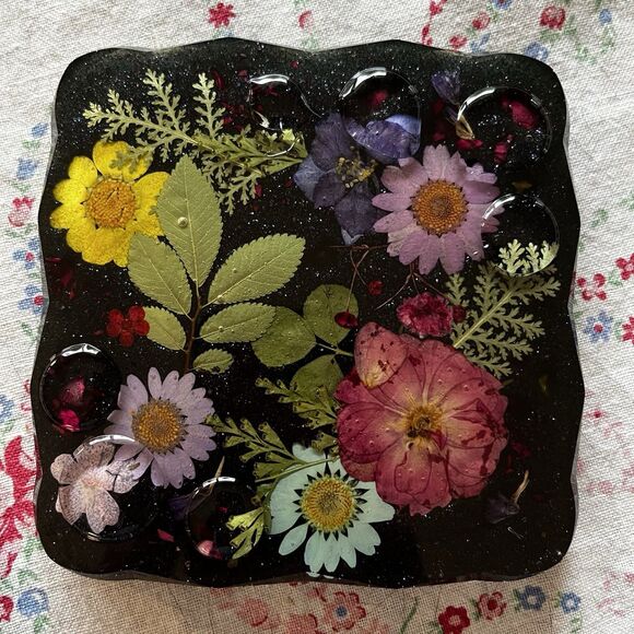 Vintage Lucite Resin Coasters Preserved Pressed Flowers Set of 4 Handmade - Picture 2 of 6